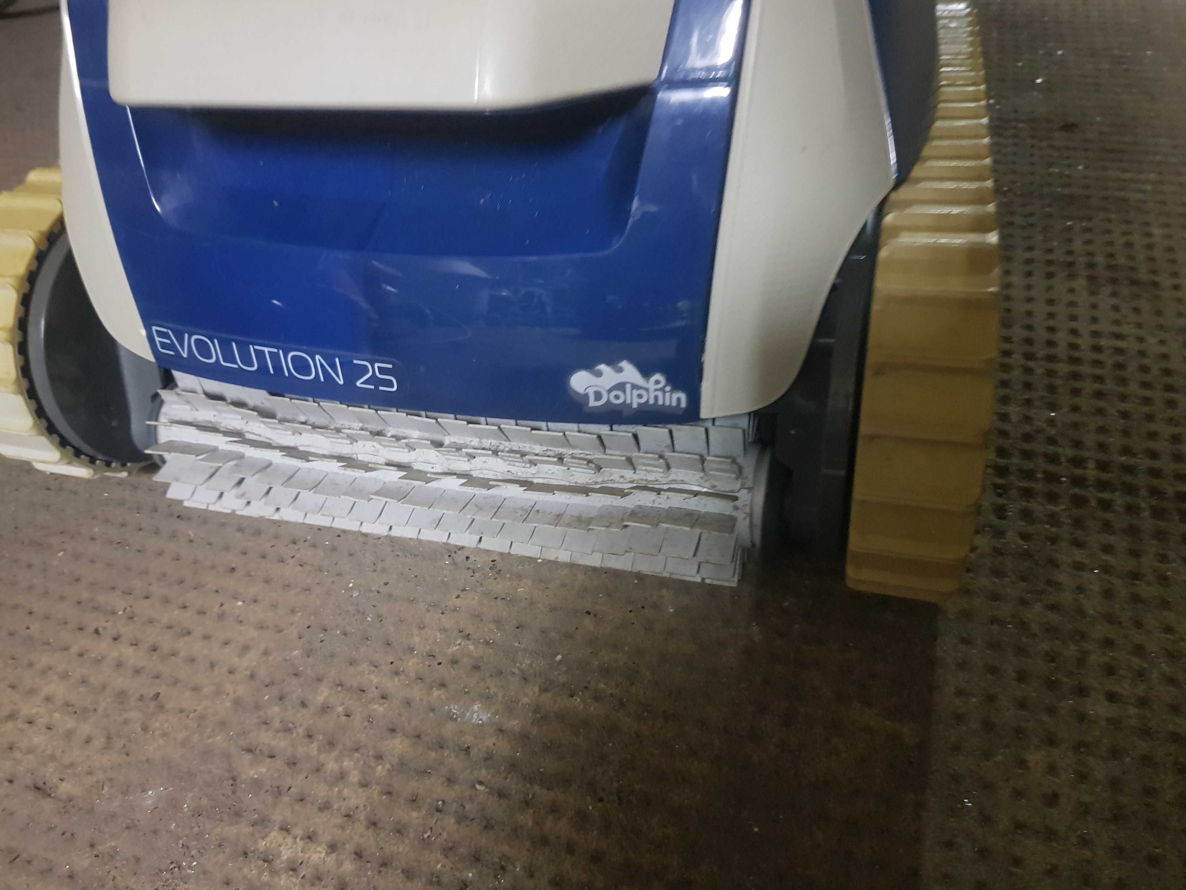 Robot basenowy Dolphin Evolution 25 Maytronics odkurzacz