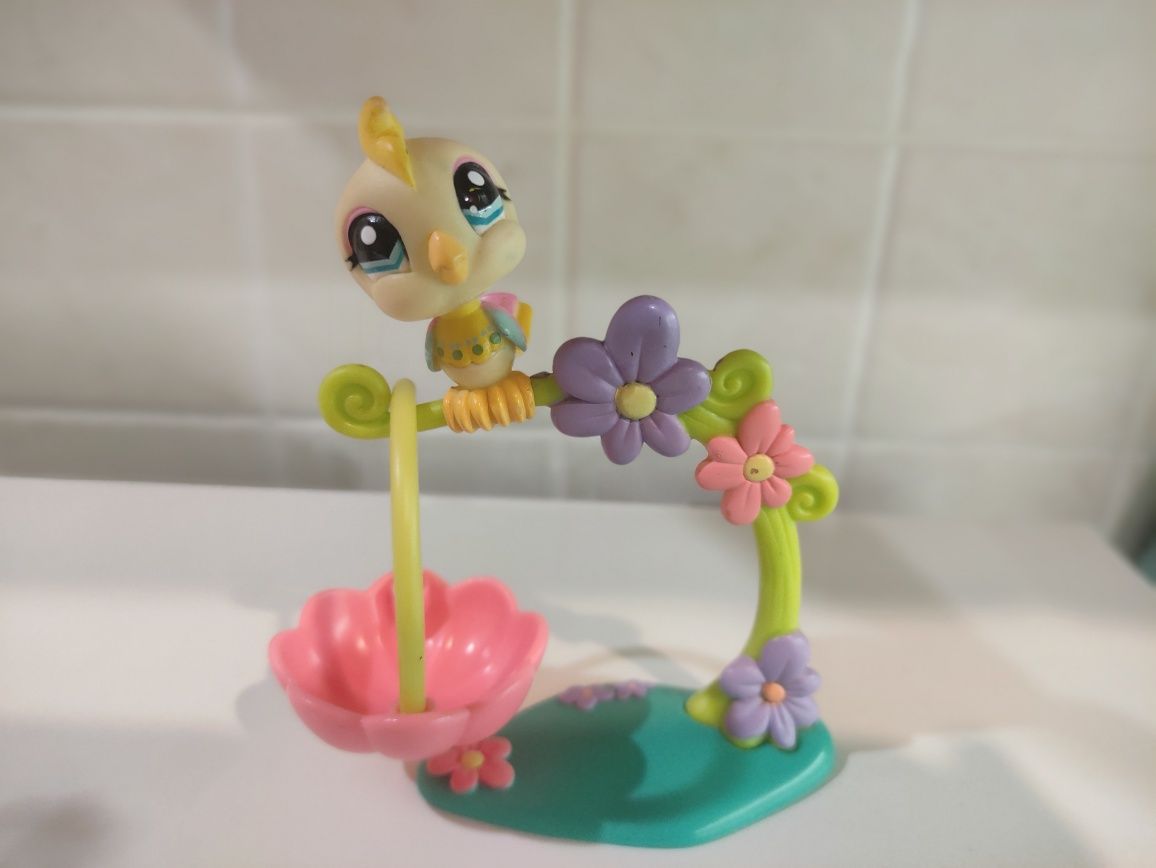 Littlest pet shop Hasbro ( оригинал )  птичка с аксессуарами , 2007 г.