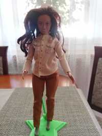 Lalka Barbie z serii National Geografic z małpką