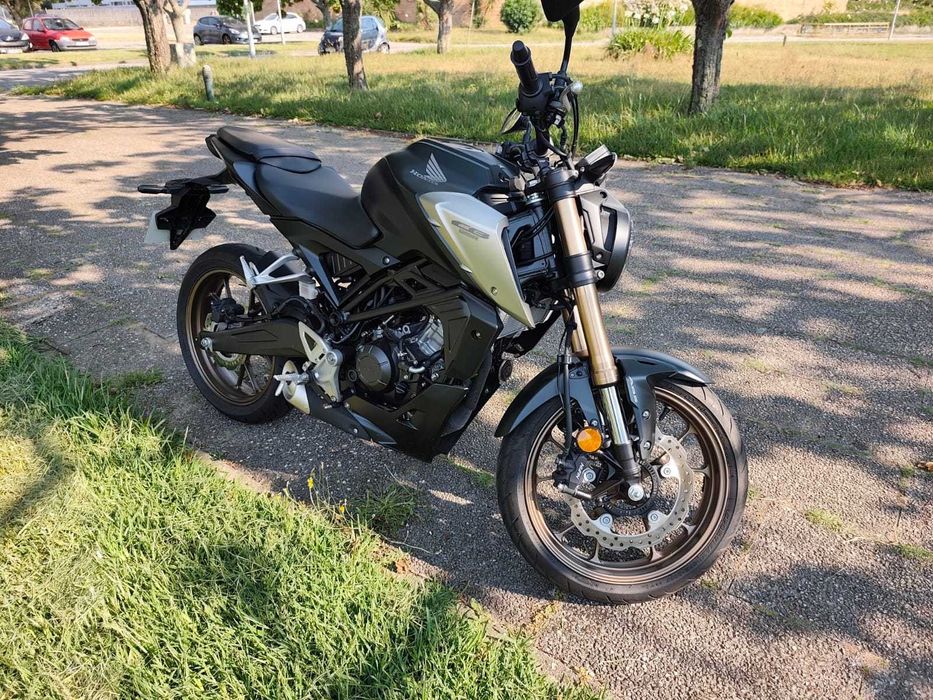 Honda CB125R como nova
