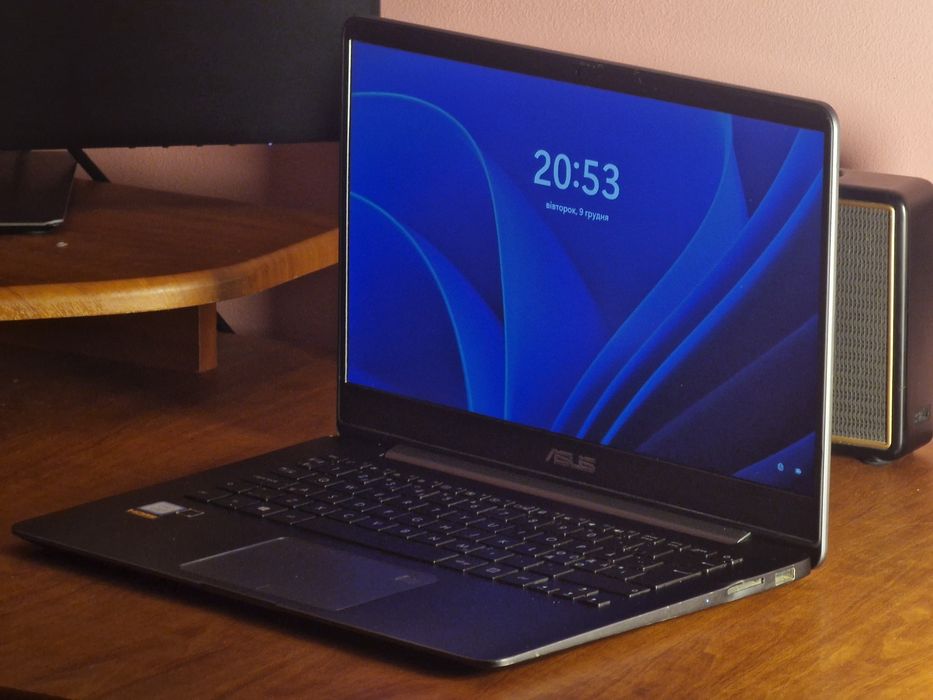 Asus UX430UA i3 8/128 FullHD Harman/Kardon