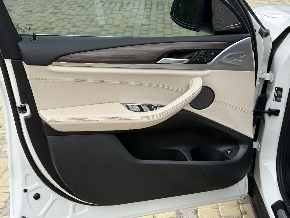 Продаю BMW x3 плагін-гібрид .