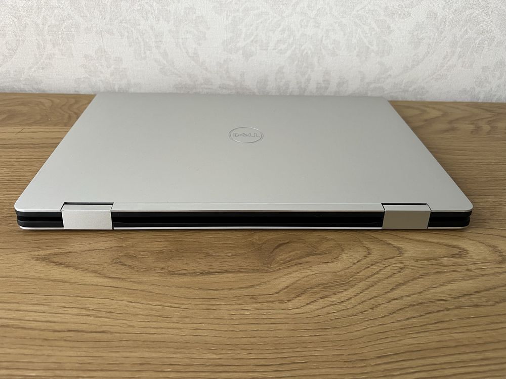 Dell XPS 9575 i7/ram16/ssd512 radeon 4gb