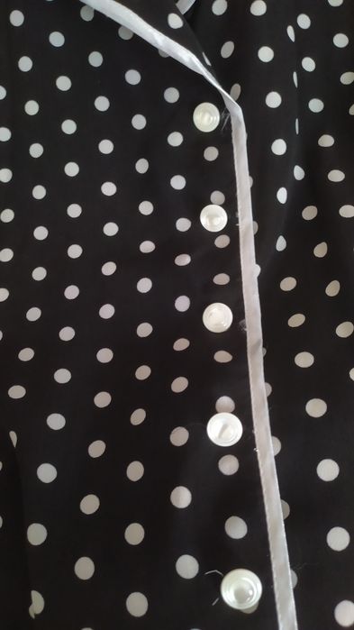 Czarny komplet w białe groszki