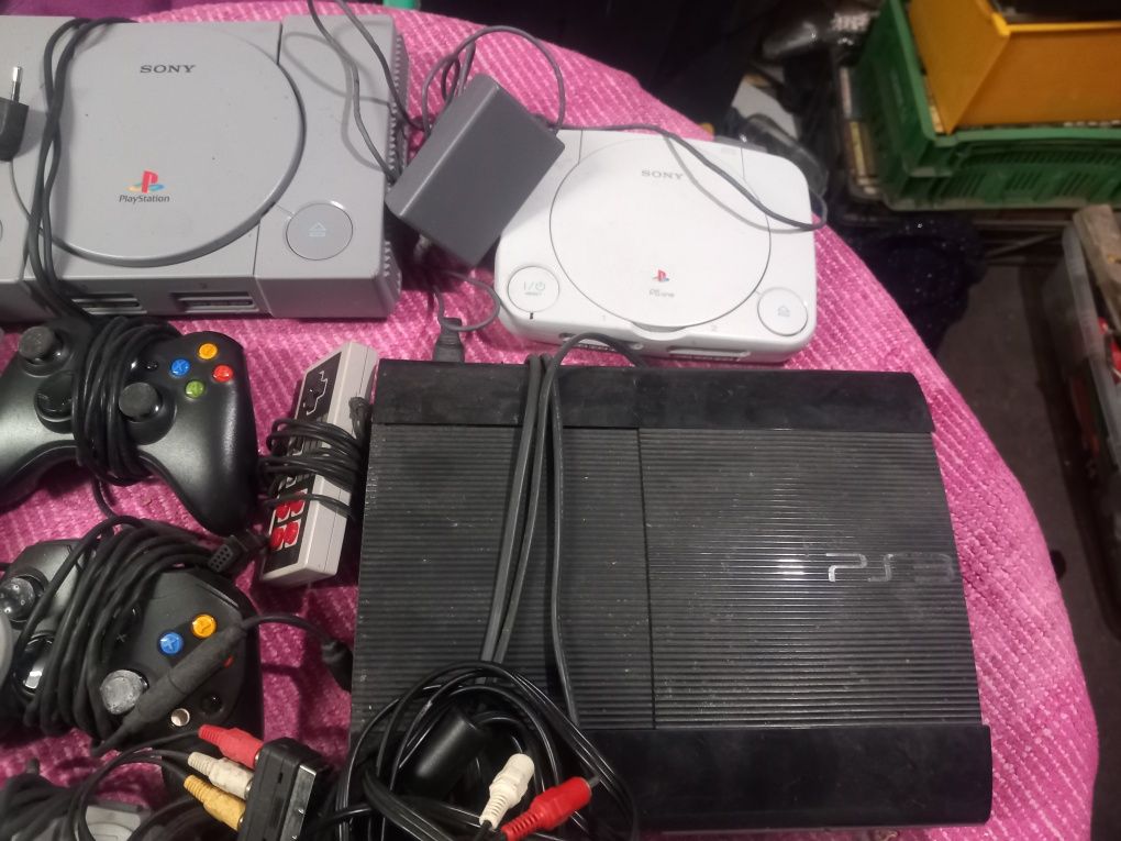 Lote de consolas e comandos