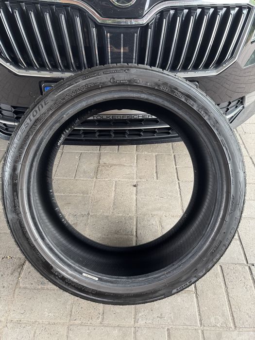Шина,резина 235/40/19 Bridgestone Potenza S001 2022год. 1шт.