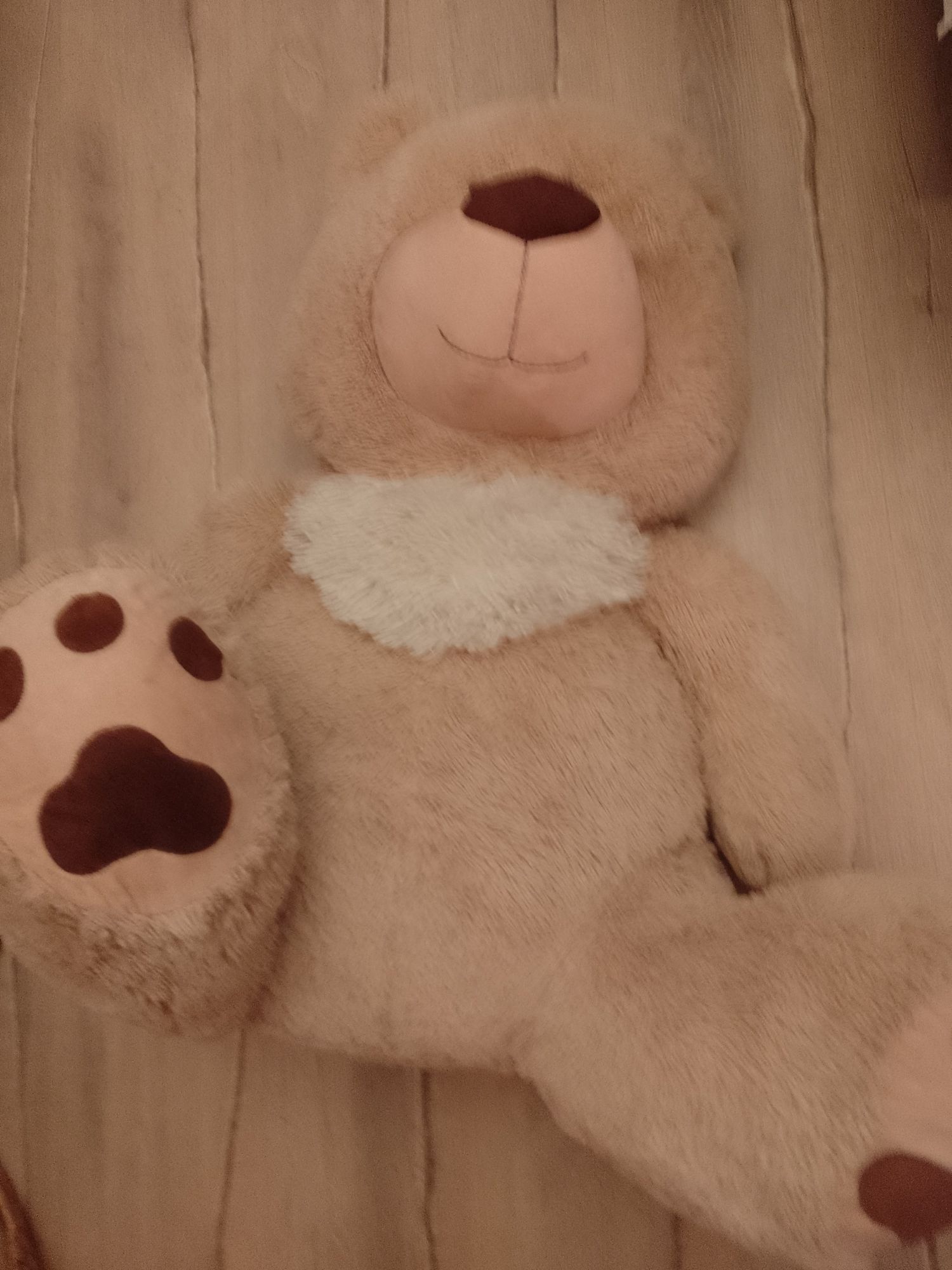 Sprzedam dużego pluszowego Misia wysokość 80 cm.