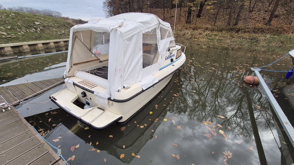 Łódź łódka yacht motorówka cranchi holiday  sypialka przyczepa