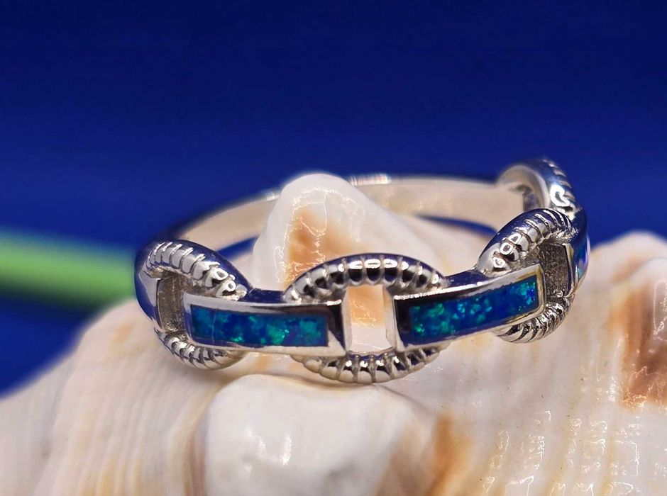 Srebrny Delikatny Pierścionek Z Niebieskim Opalem PR.925 2,82 g