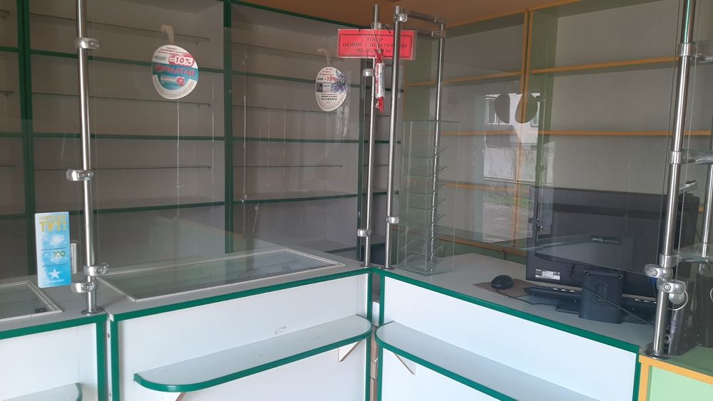 Полички в ідеальному стані..