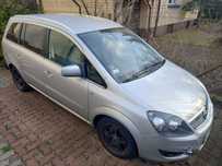 Opel Zafira Opel Zafira 7-os, uszkodzona uszczelka pokrywy zaworów