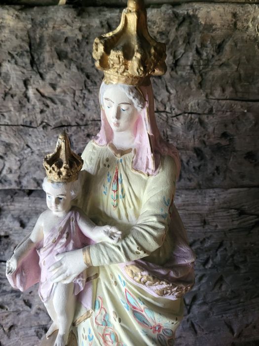 Stara figurka Maryja Królowa Matka Boża Zwycięska