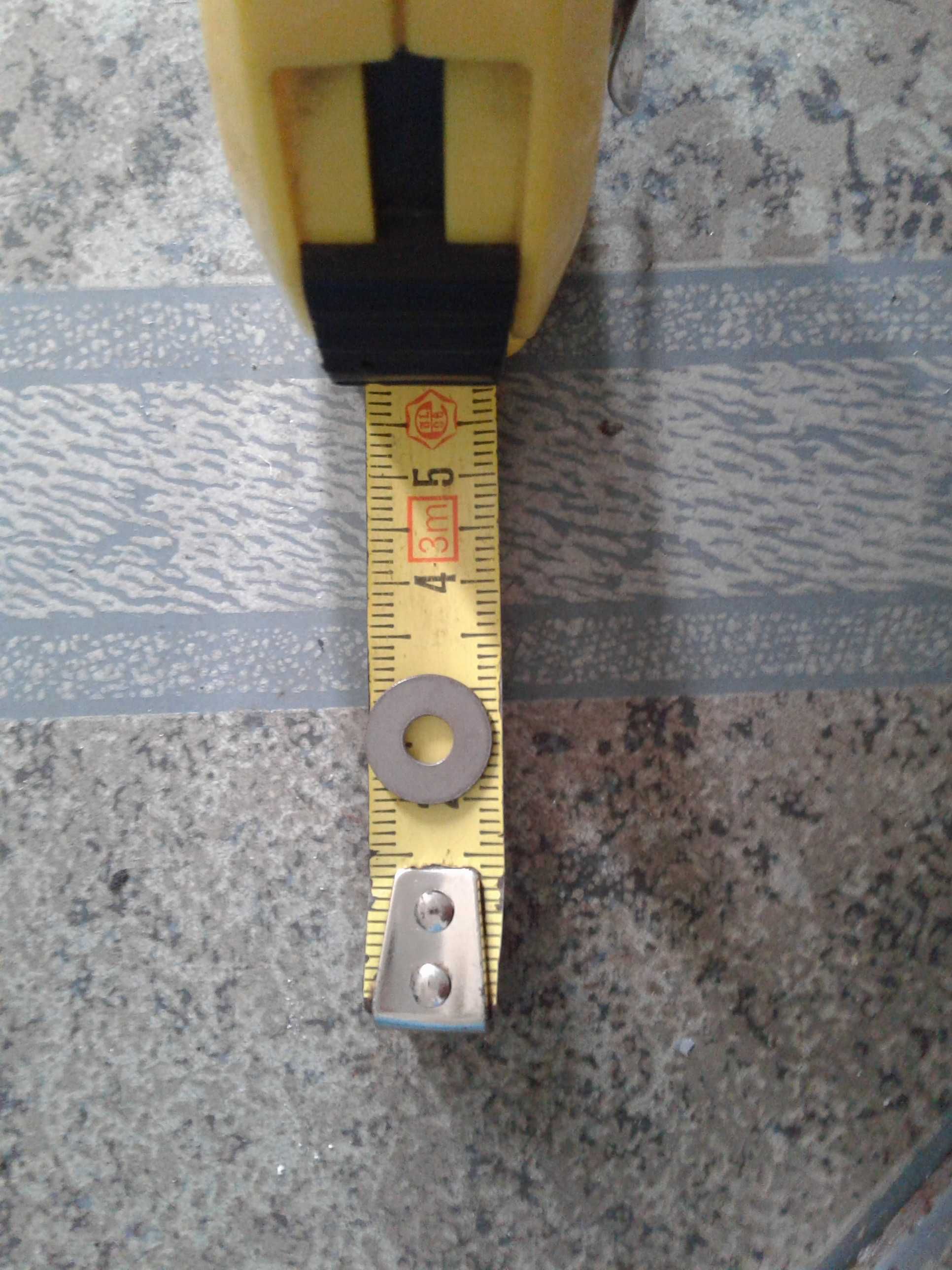 Buchas de nylon, parafusos de sextavada interior e anilhas aço inox
