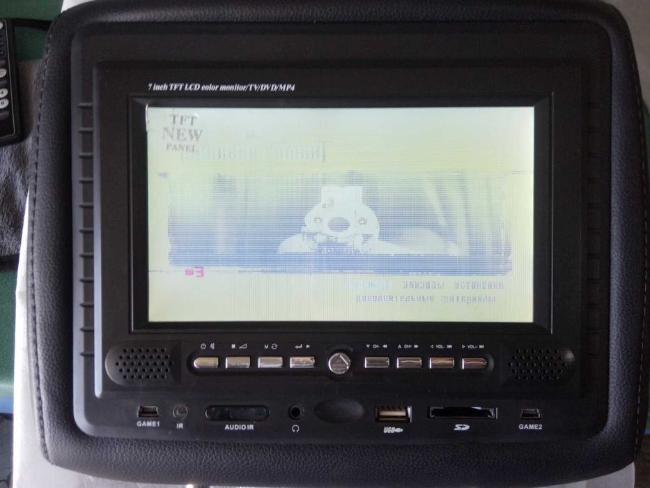 Підголівник із монітором і DVD-програвачем