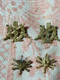 Quatro Pins Militares Antigos