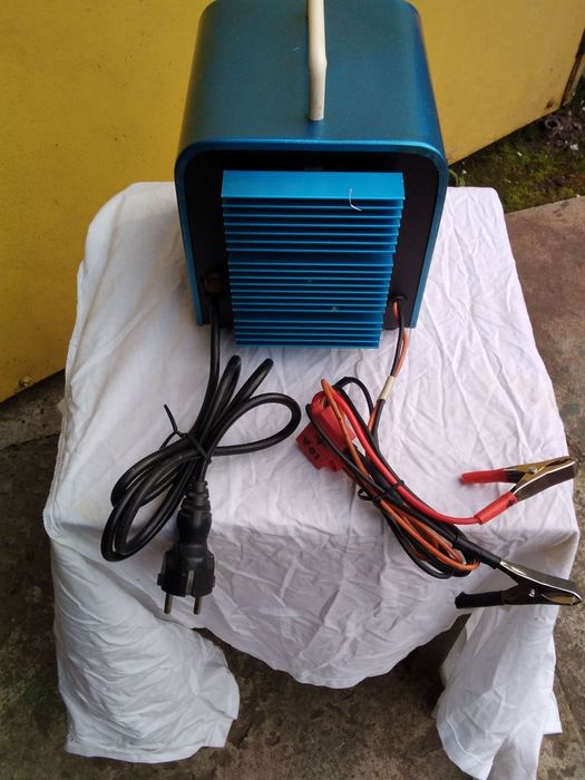 Зарядний пристрій для авто