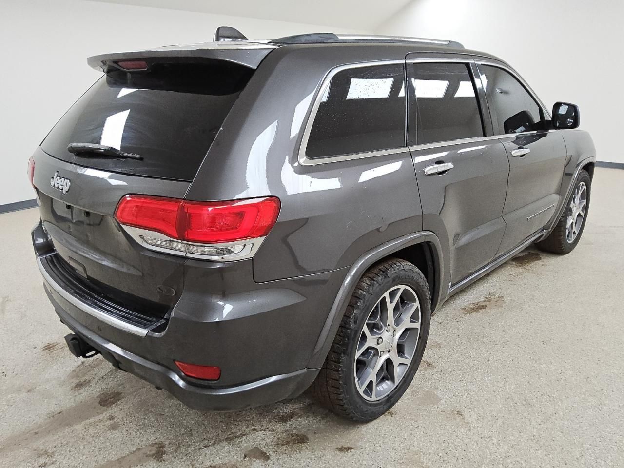Бампер Jeep Grand Cherokee WK2 2010-2020 разборка гранд запчастини