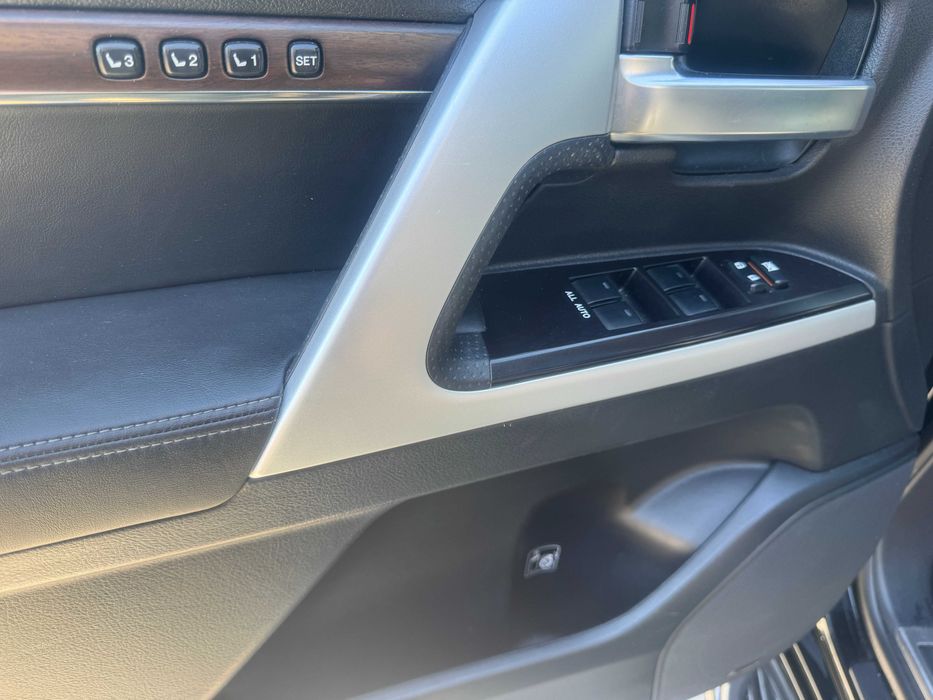 Toyota Land Cruiser 200 дизель автомат