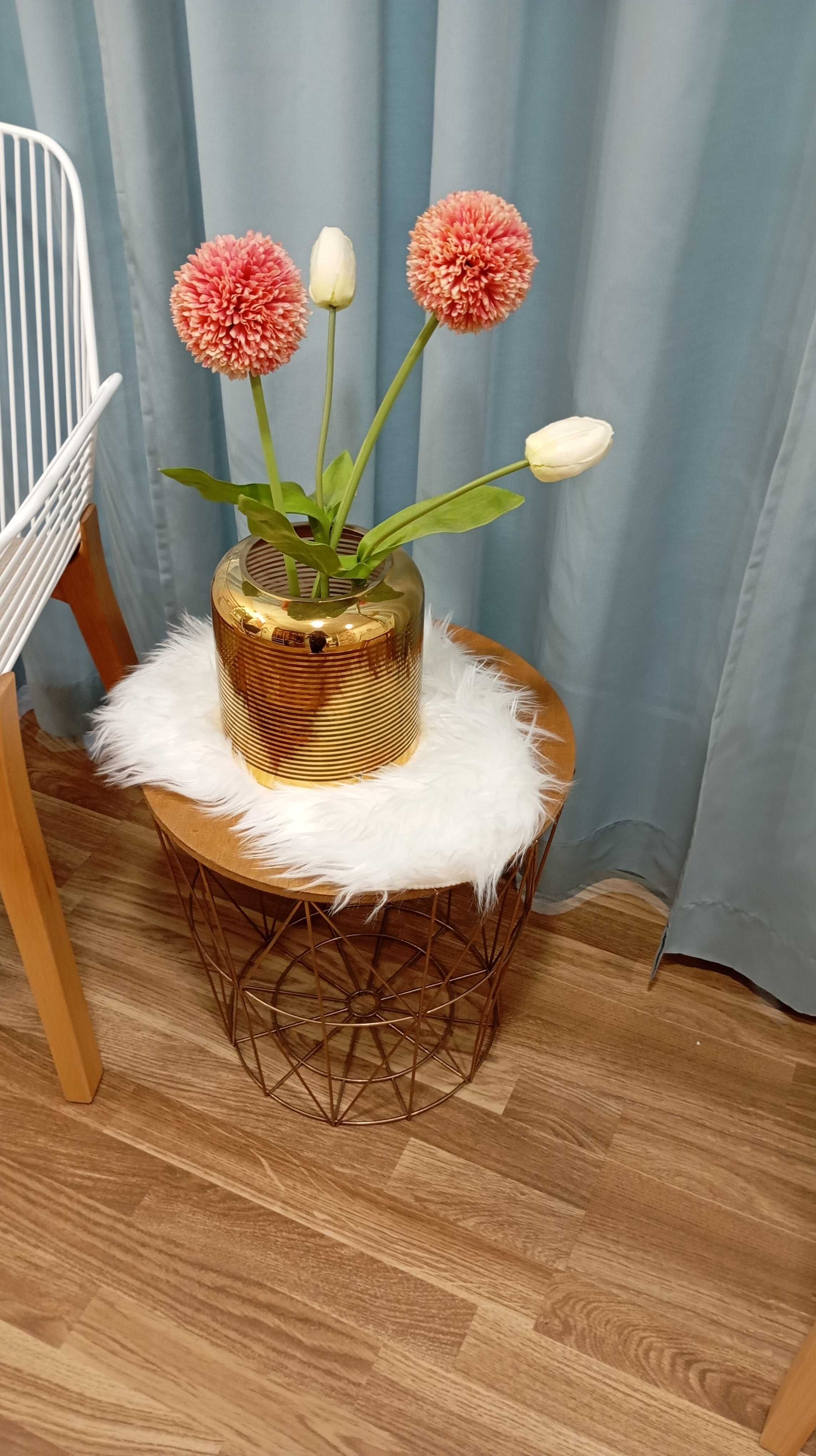 Conjunto de 2 cadeiras como nova + mesa de decoração
