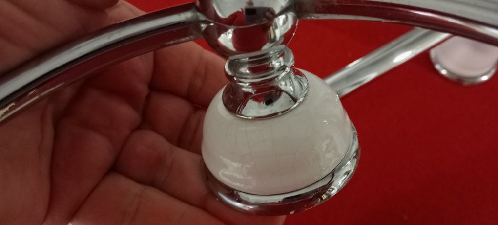 Toalheiros e suporte de papel higienico