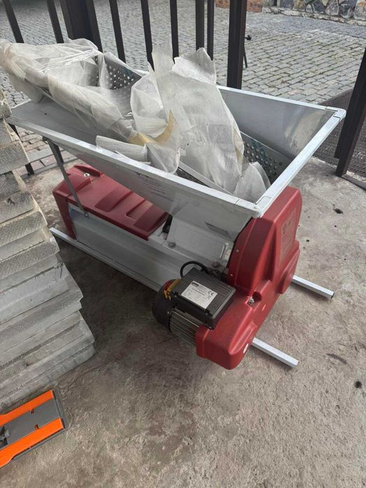 Продам дробилку для винограда.