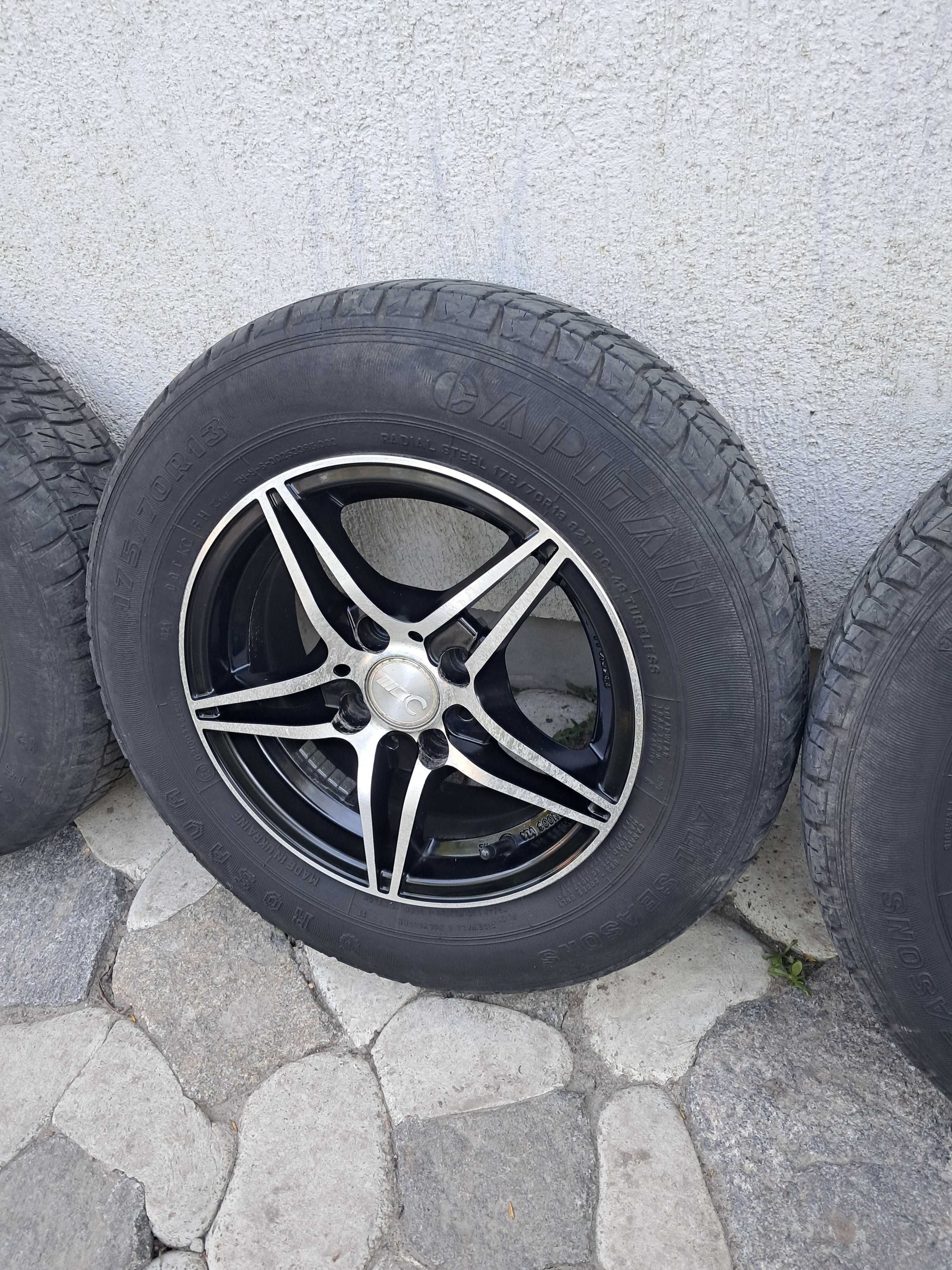 Диски з резиною.