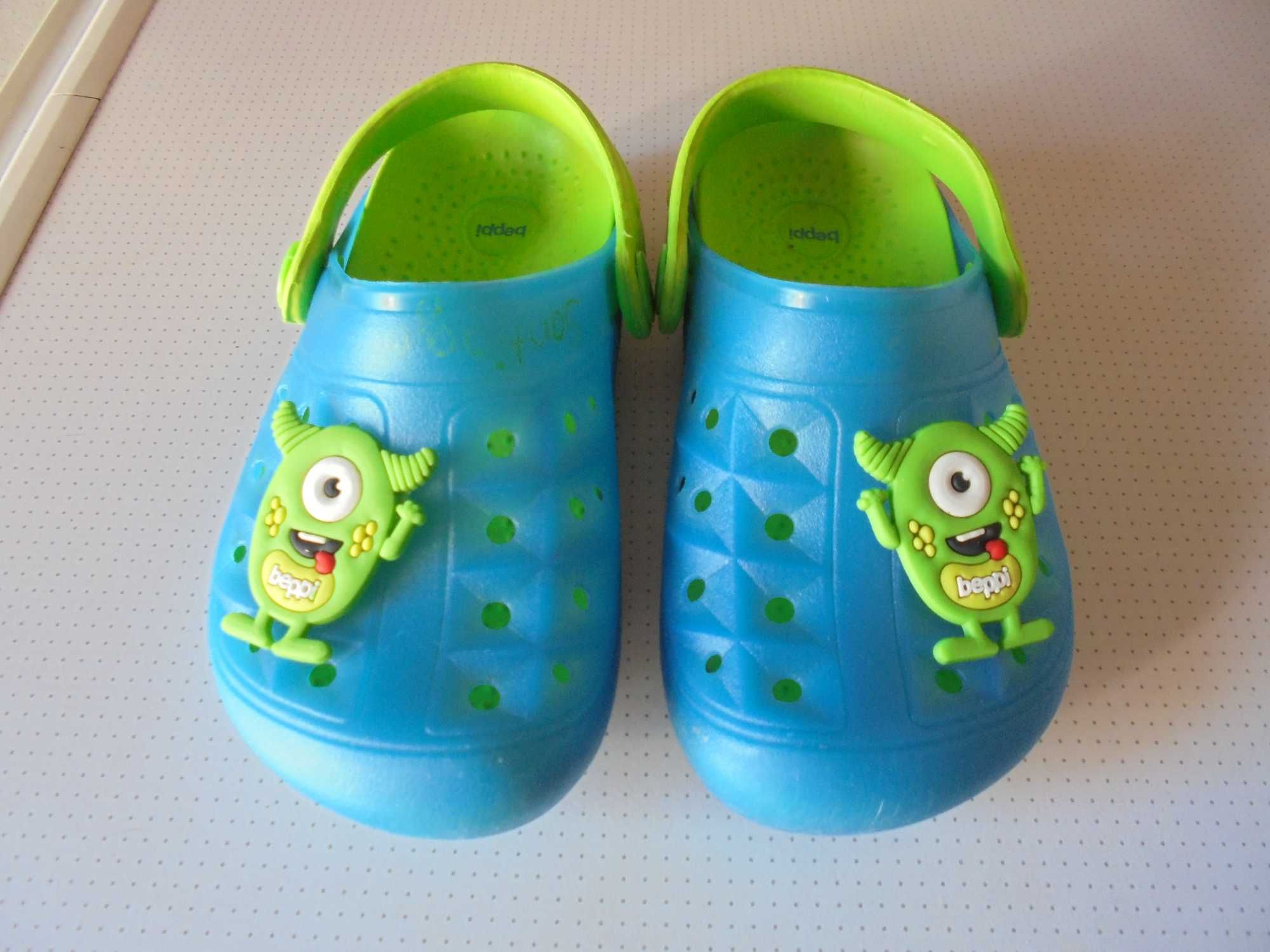 crocs de menino práticos