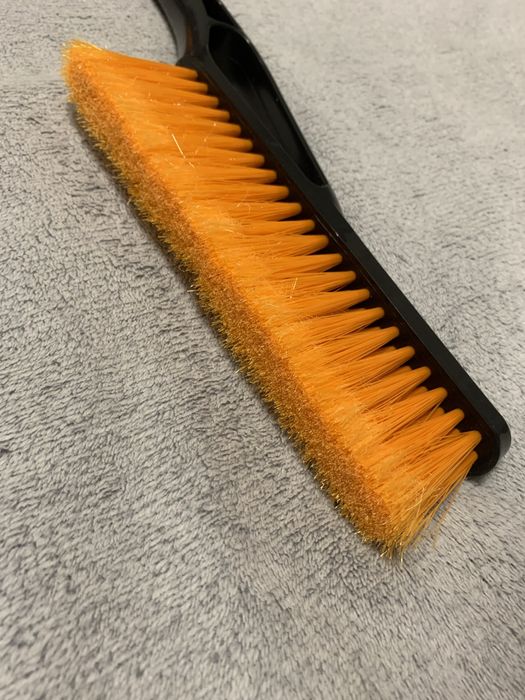 Щетка со скребком автомобильная от снега lavita