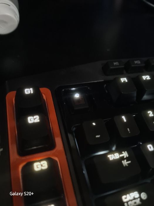 Teclado logitech G710+