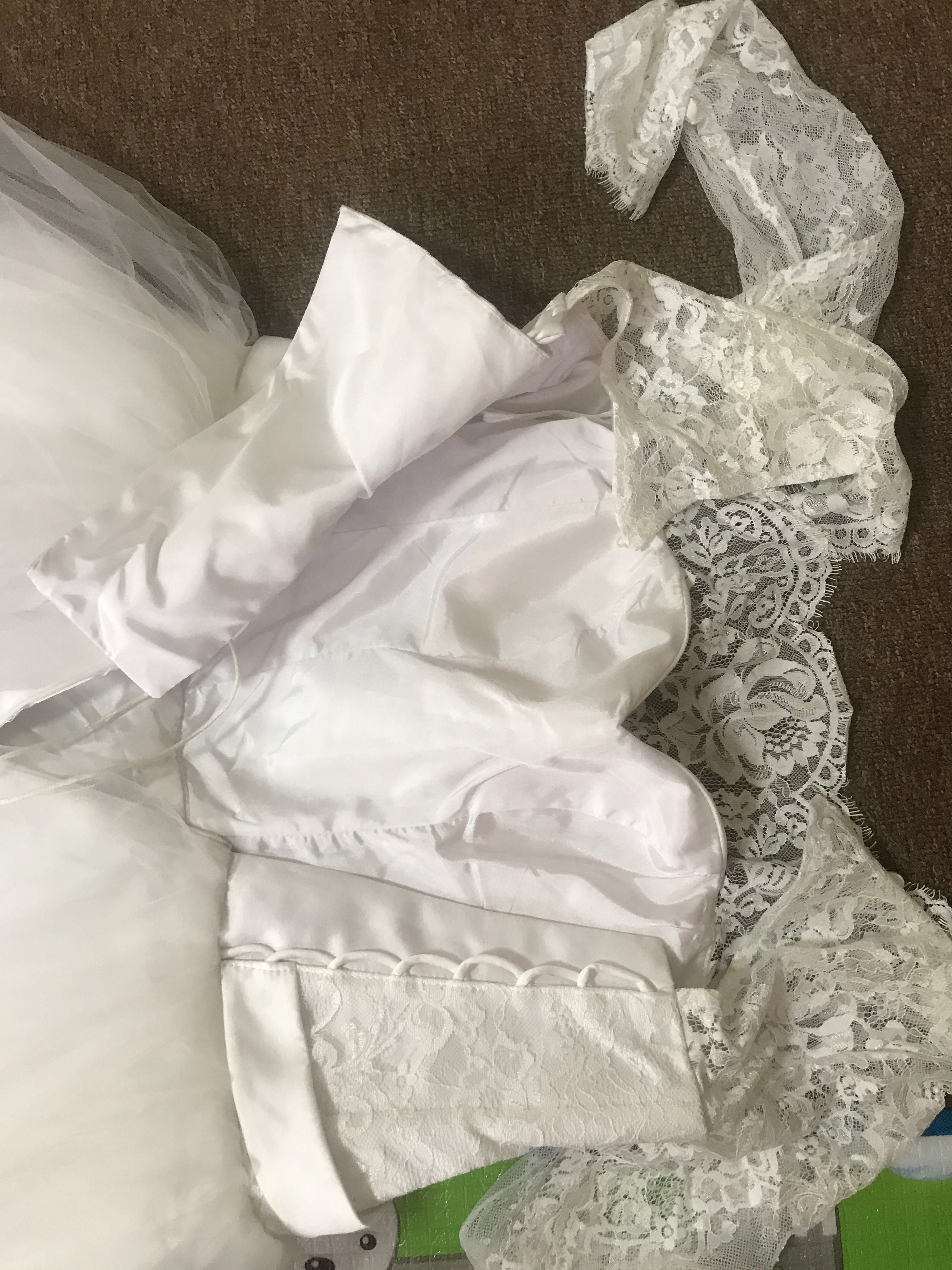 Весільна сукня ,біла,з мереживом,s-m