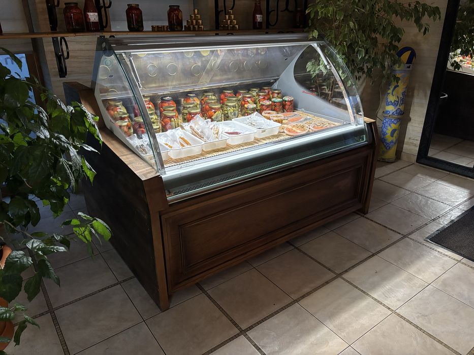 Продам шикарную торговую витрину