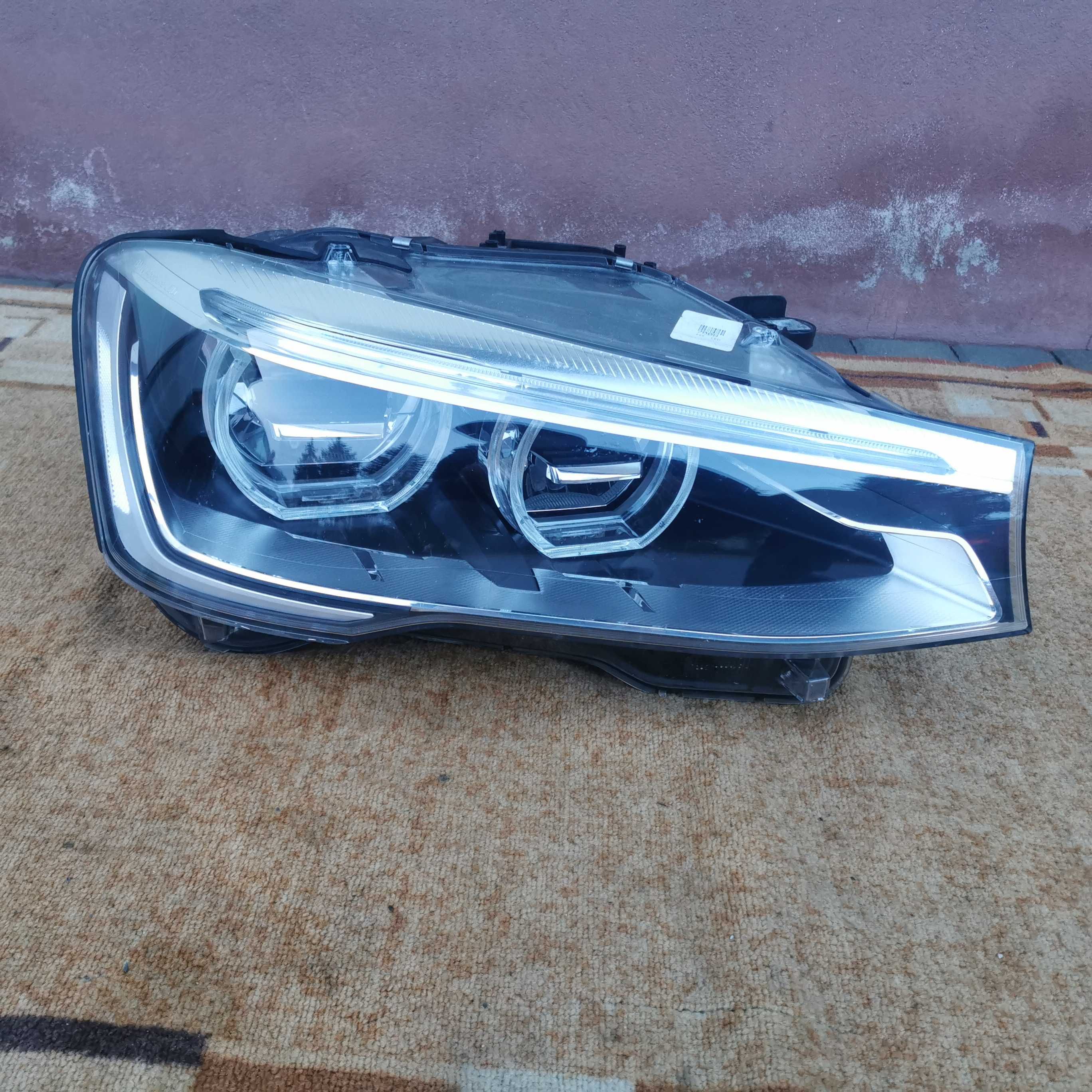 Lampa Full Led Adaptiv X3 F25, X4 F26 prawy przód uszkodzona