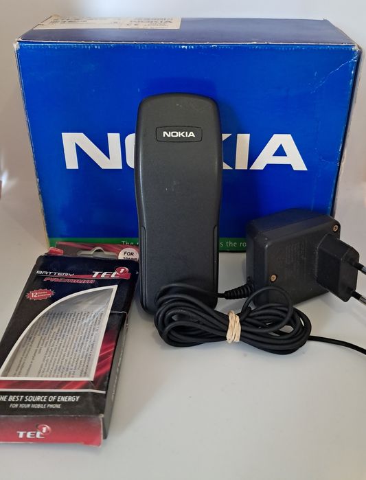 Kultowa Nokia 3210 z nowym akumlatorem I orginalną ładowarką.