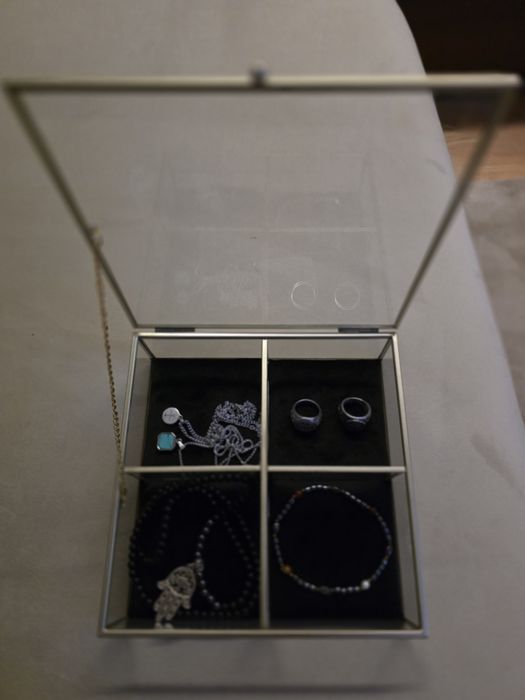 Guarda jóias novo com material