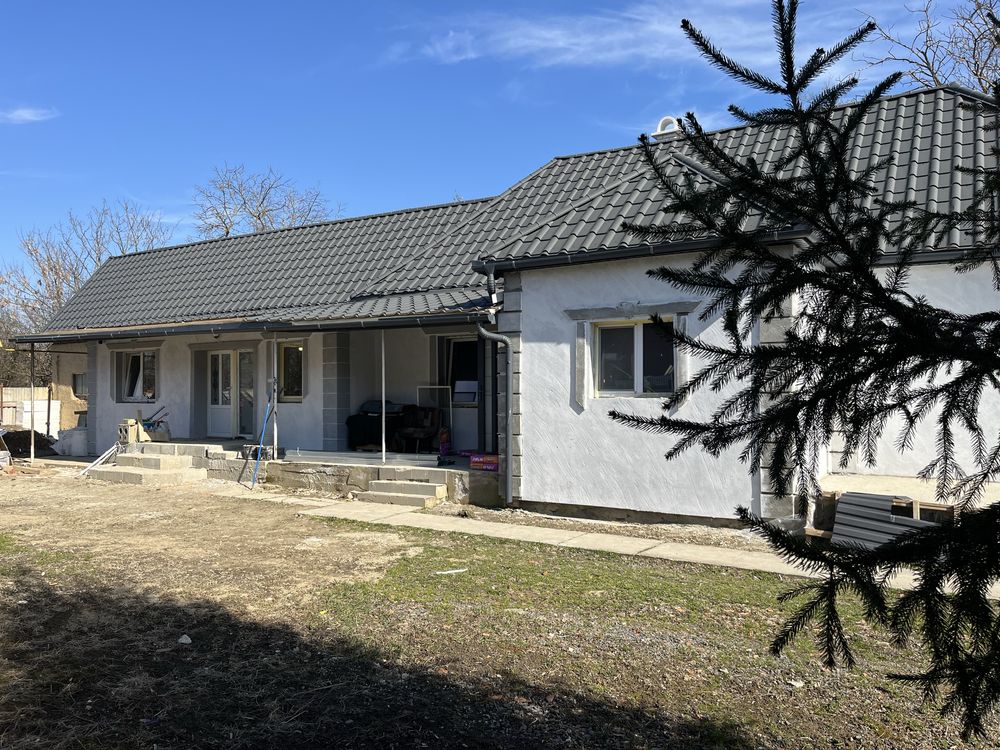Дім 85 м2 ділянка 25 сотин село Балажер