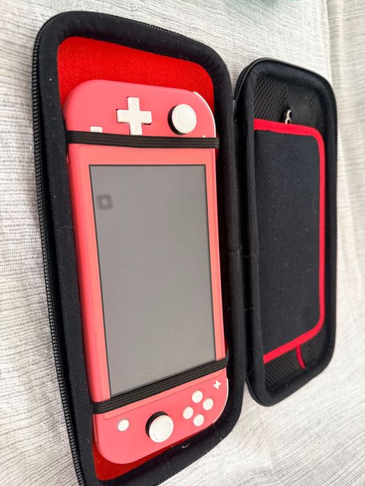 Duas Nintendo para venda, com jogos e todos os acessórios .