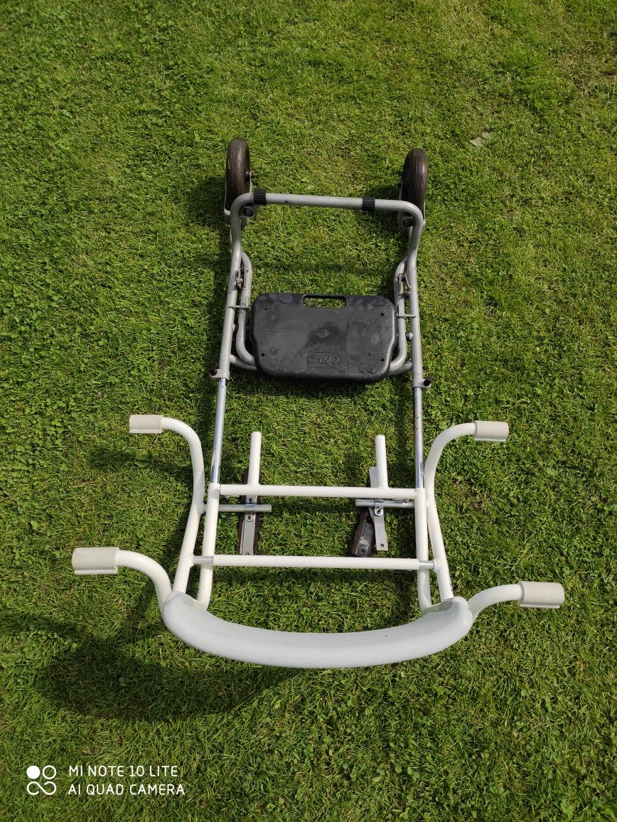 Wózek inwalidzki kąpielowy stabilizator dla osoby niepełnosprawnej