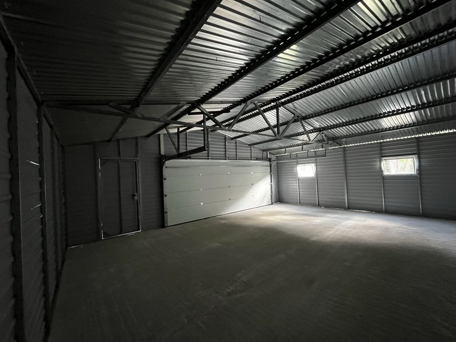 Garaz z bramą swgmentową dach na rąbek premia biały