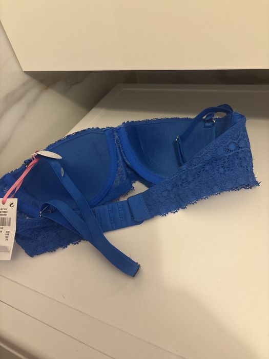 Biustonosz niebieski