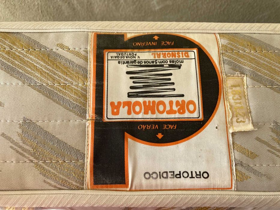 Cama de Solteiro Antiga