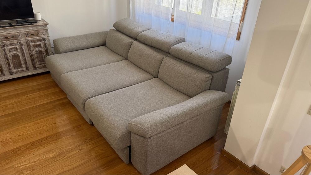Vende-se um sofá