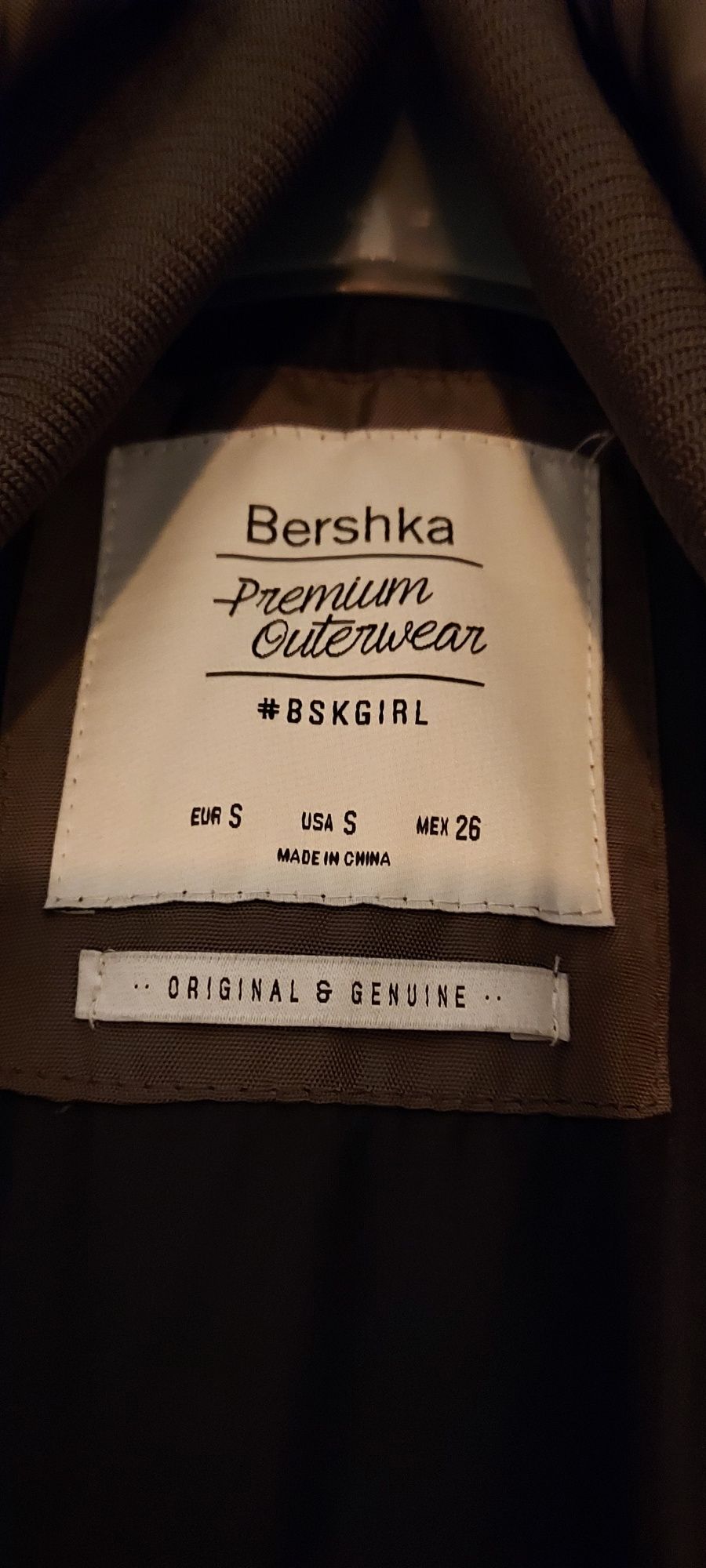 Blusão Bershka impermeável