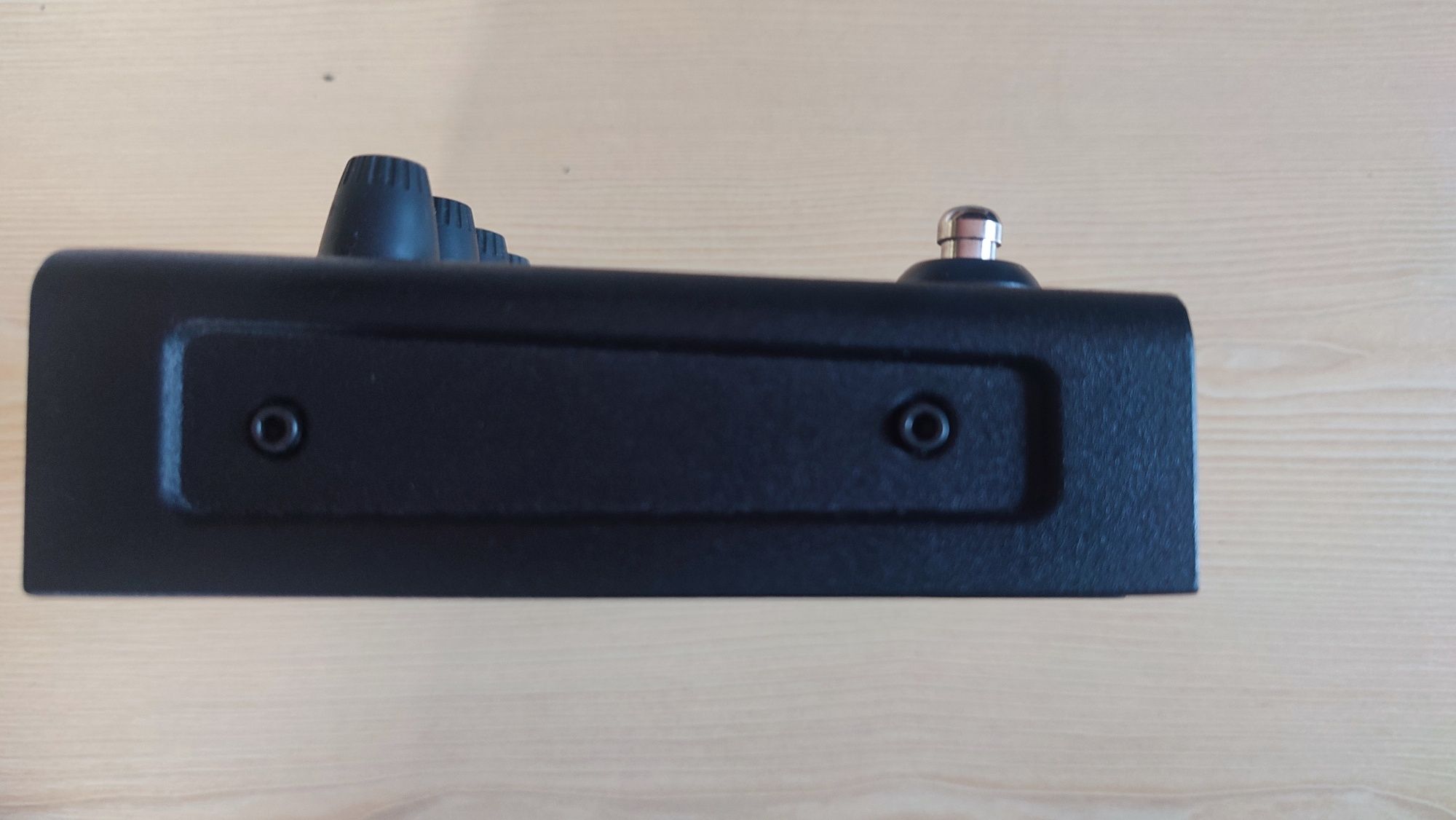Procesor wokalny, efekt TC Helicon Correct Voicetone + akcesoria