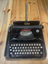 Przenośna stara maszyna do pisania Erica Neumann 5
