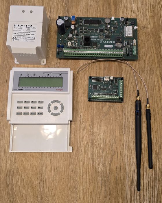 Centrala Satel Integra 128WRL