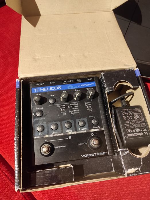 Vários pedais para guitarra e baixo