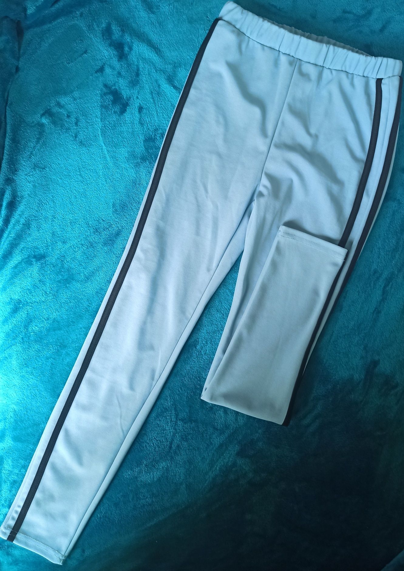 Spodnie dresowe błękitne niebieskie Shein 152