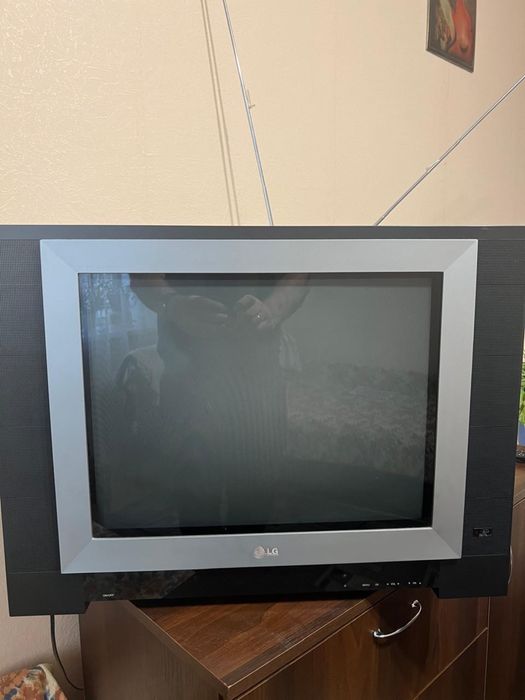 Телевізор LG, приставка, пульт