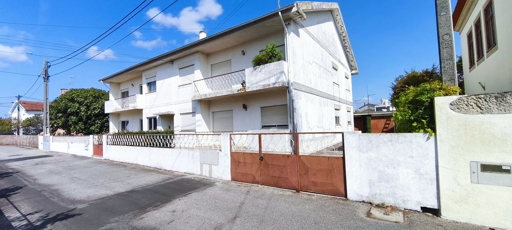 Apartamento T3 com varandas, garagem e sótão