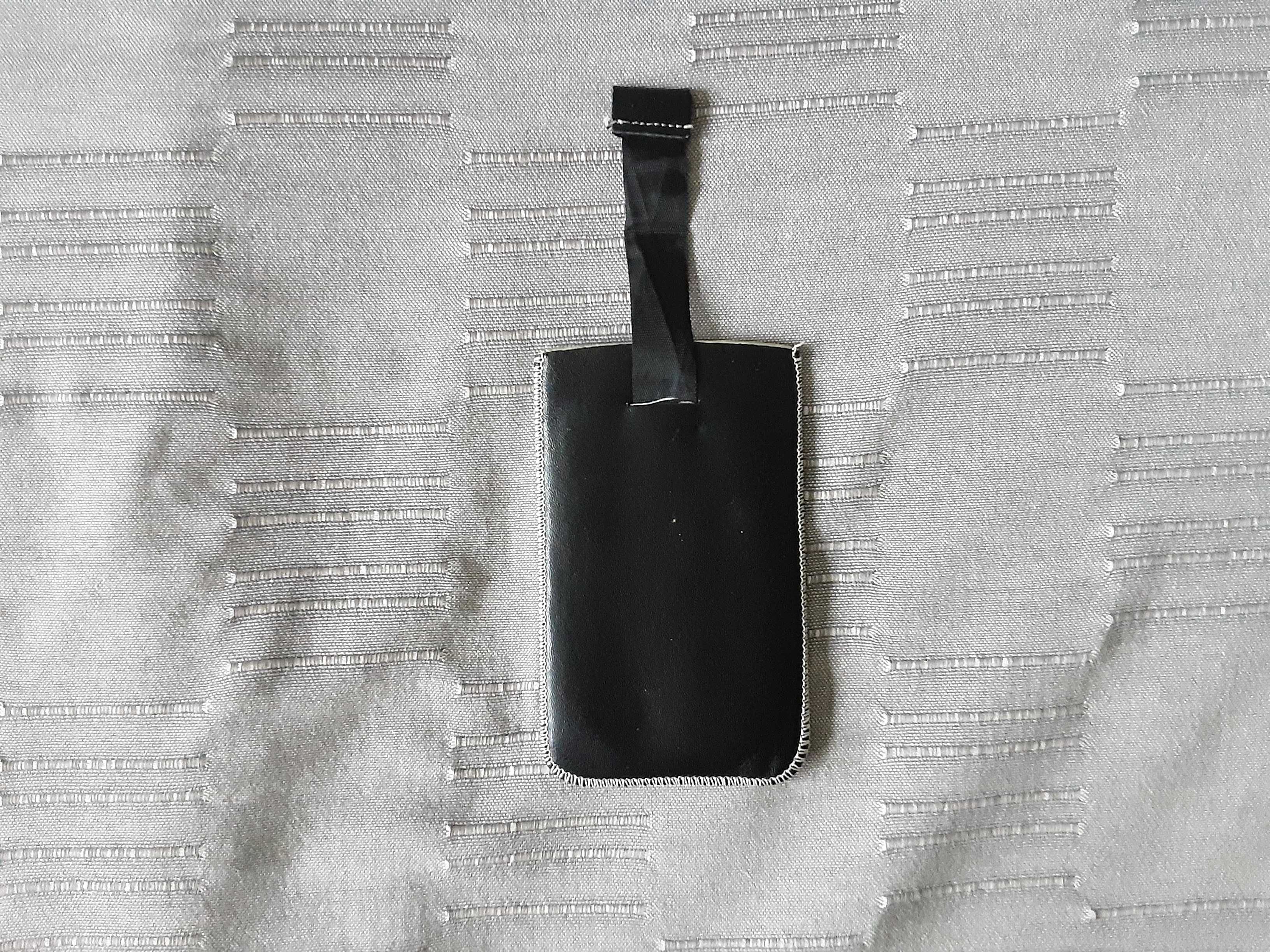 Etui na telefon ze wzorem